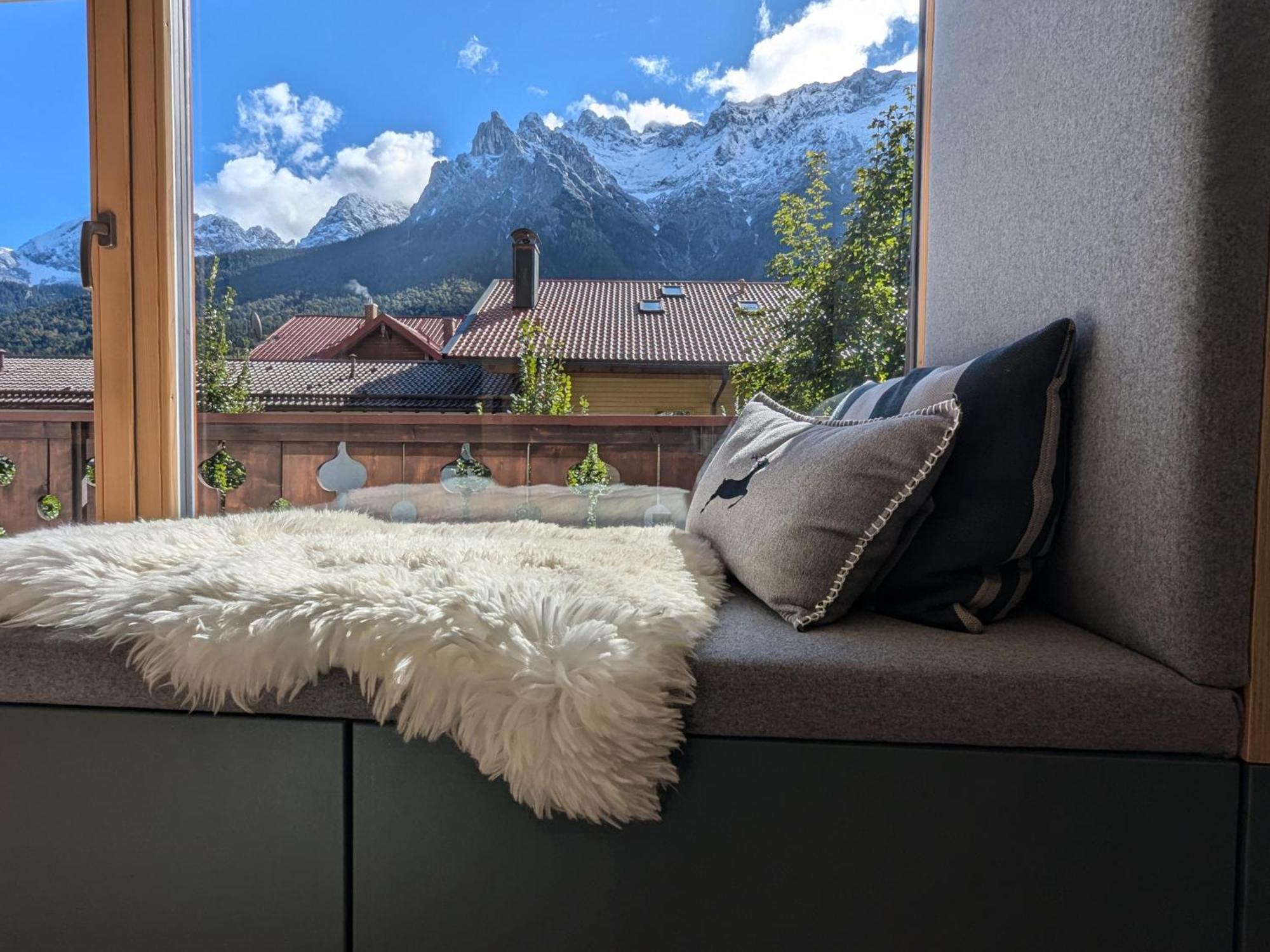 Die Karwendelsuite - 5 Sterne Fewo Mit Bestem Bergblick, Zentrumsnah & Ruhig Gelegen, Familienfreundlich มิทเทนวัลด์ ภายนอก รูปภาพ